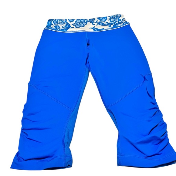 Lululemon Blue Floral Capri Leggings - Picture 6 of 12